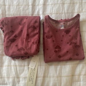 New old navy PJ set!